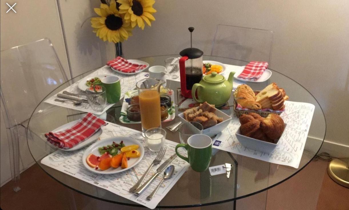 52 Clichy Bed & Breakfast - Chambre D'Hotes ปารีส ภายนอก รูปภาพ