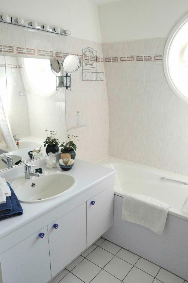 52 Clichy Bed & Breakfast - Chambre D'Hotes ปารีส ภายนอก รูปภาพ